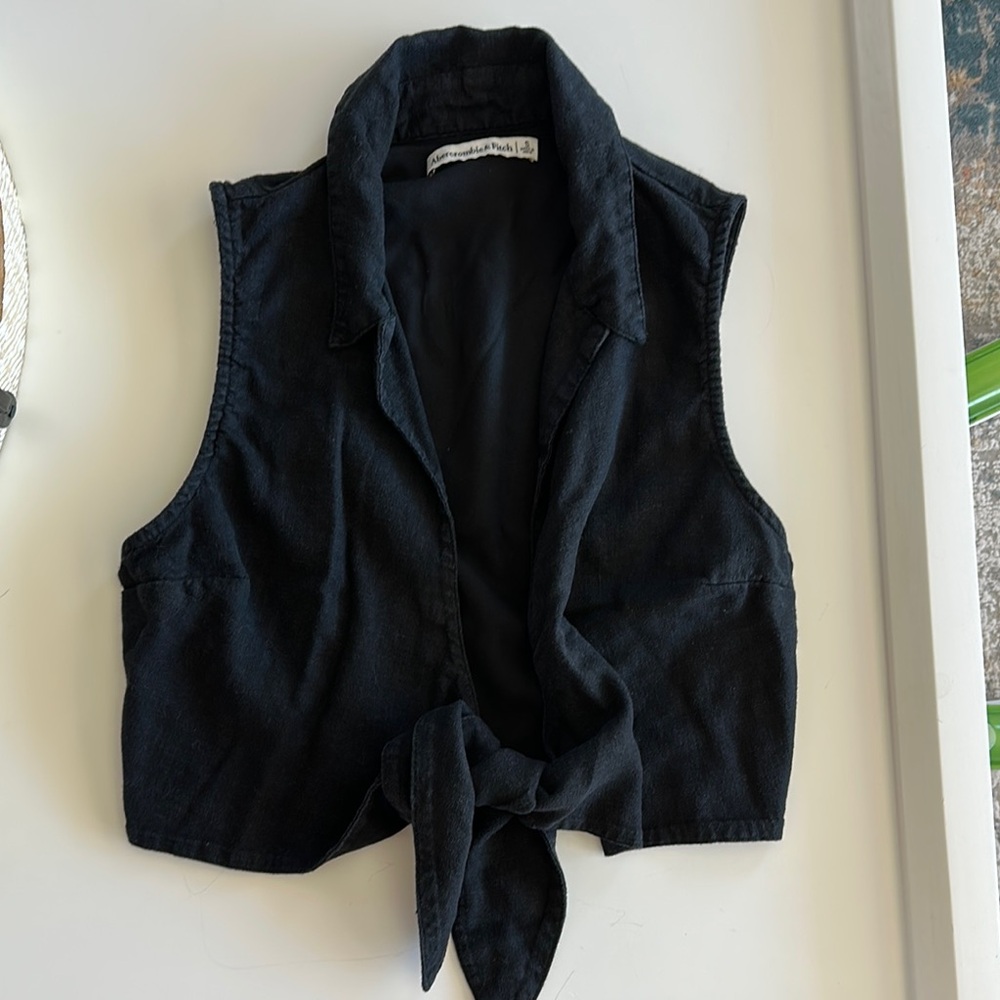 Abercrombie & Fitch Black Sleeveless Tie-Front Vest